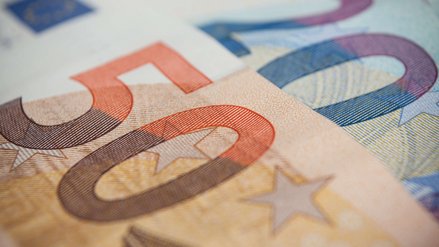 Close up of a 50 and 20 Euro banknote