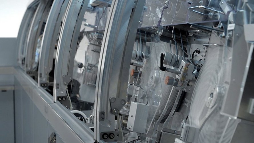 View inside a machine for inspecting banknotes