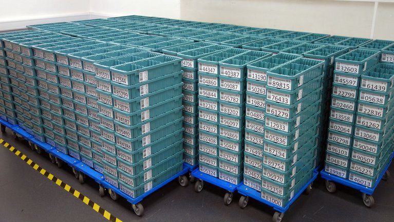 Stacked NotaTrays from G+D on trolleys