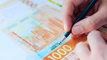 Designer creates new motif for a banknote